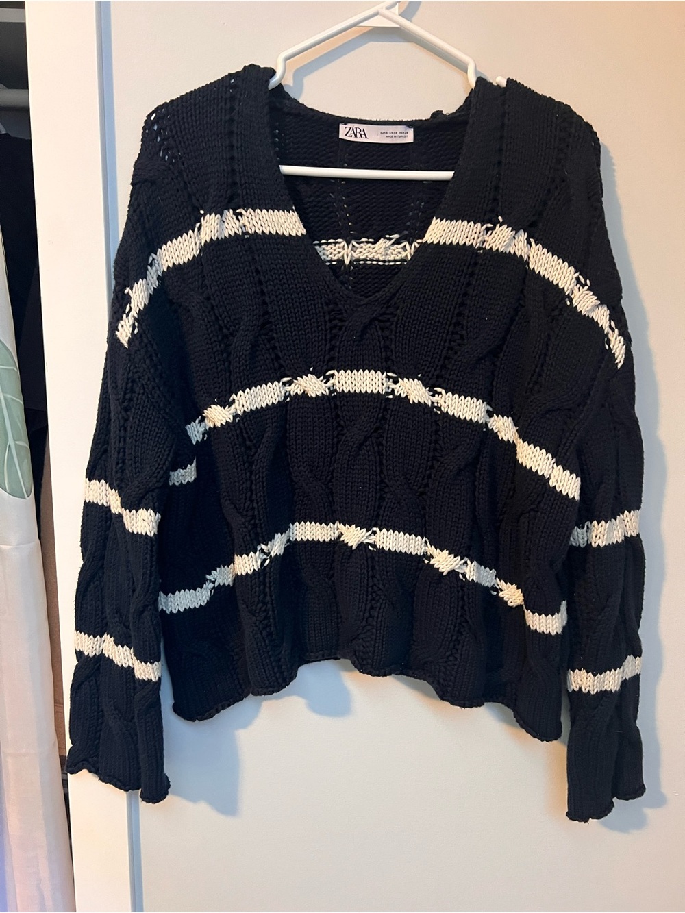 Zara blue V-Neck Cable Knit Sweater with White Stripes